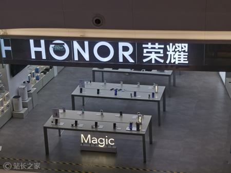 90后占比近四分之一:荣耀38个关键岗位大调整,AI战略全面提速