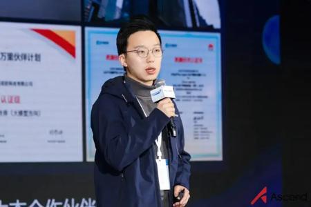 从“在厕所改代码”到AI创业，这位在读博士一出手即斩获千万融资