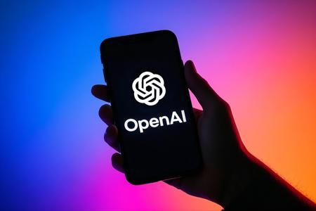OpenAI 警告人工智能情感依赖风险，ChatGPT 更新故障引发新一轮担忧
